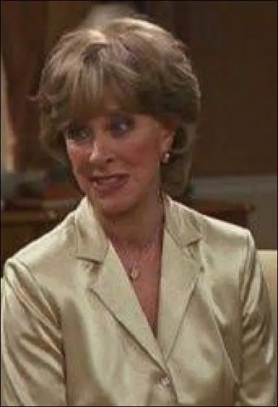 Alors qu'elle rend visite à Rachel, qui s'apprête à accoucher, Judy donne un objet à Ross. Lequel ?