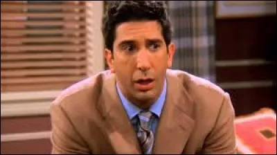 Quel indice fait comprendre aux autres que Ross est le bébé de Rachel ?