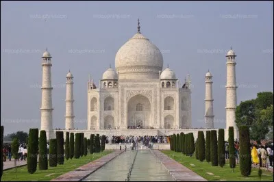 Que pays abrite-t-il le Taj Mahal ?