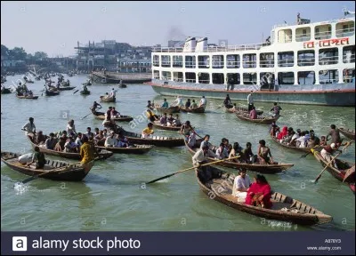 De quel pays Dacca est-elle la capitale ?