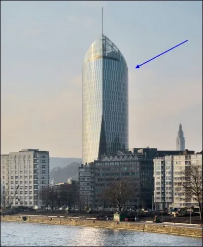 En plus du rez-de-chaussée, combien d'étages compte cet immeuble ?