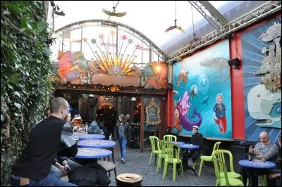 Quel est cet établissement, bien connu des étudiants ?