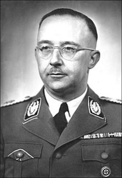 Heinrich Himmler a dirigé :