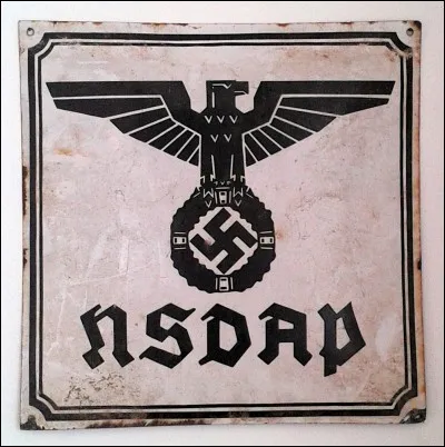 Que signifie NSDAP en français ?