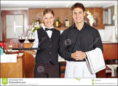 De quel côté sert-on à l'assiette ?