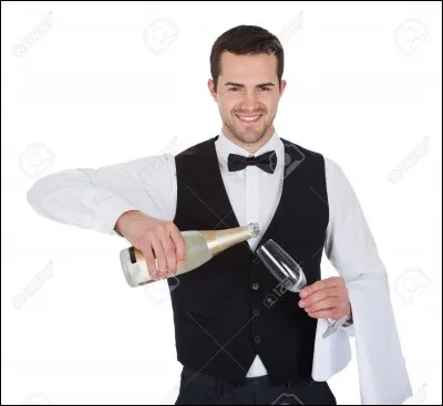 Comment appelle-t-on la personne chargée de servir du vin dans un restaurant ?