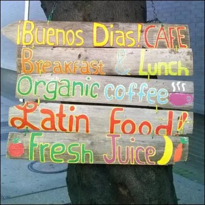 "Buenos días" signifie bonsoir en espagnol.