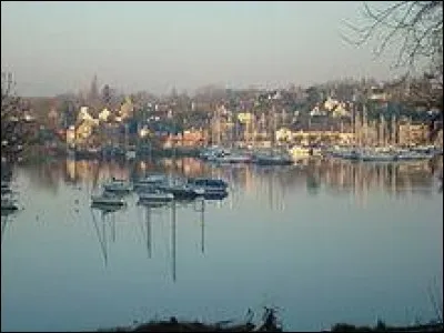 Nous sommes maintenant au port de Lyvet, à La Vicomté-sur-Rance. Commune de l'agglomération de Dinan, elle se situe dans le département ...