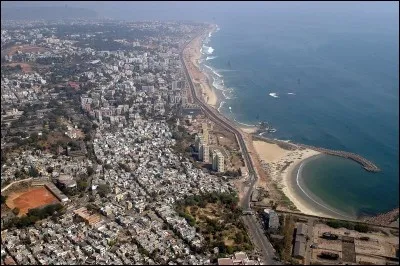 Cette ville indienne de 1 million d'habitants, dans l'Etat d'Andhra Pradesh, port sur le Golfe du Bengale, c'est :