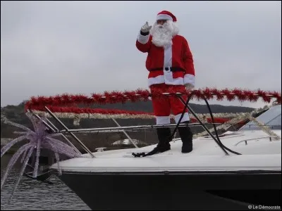Le P&egrave;re No&euml;l s'habille et enfile son manteau. Il monte sur son animal. Mais lequel ?