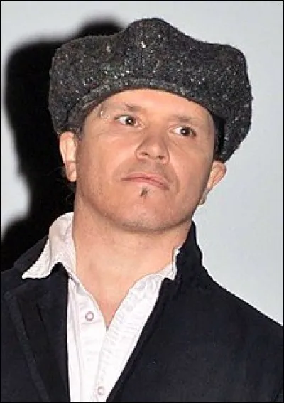 Ce cinéaste né en 1967, est le réalisateur de "La Môme" en 2007 et de "Grace de Monaco" en 2014. C'est...