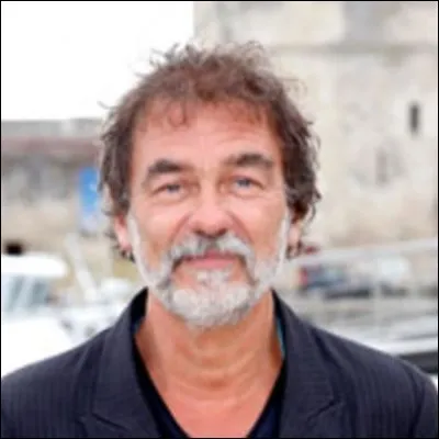 Après avoir été policier, il est venu au cinéma et a réalisé les polars "36 quai des Orfèvres" et "Les Lyonnais". C'est...