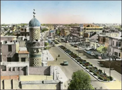 Construite au VIIIe siècle par le calife Abû Ja`far al-Mansûr cette ville divisée par le Tigre, fut jadis un grand centre d'apprentissage...