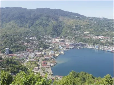 Quelle ville anciennement nommée Hollandia est-elle la capitale de Papouasie ?