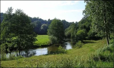 La Vire long de 128 km, coule ...