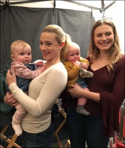 Comment les jumeaux de Polly s'appellent-ils ?