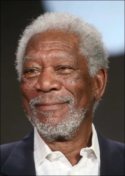 Il joue dans un film qui porte le titre d'un rôle de Morgan Freeman qui est...