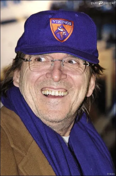 Jean-Marie Poiré lui offre un rôle culte qui verra 3 autres opus (donc 4 films en tout en 2018) et ce rôle est...