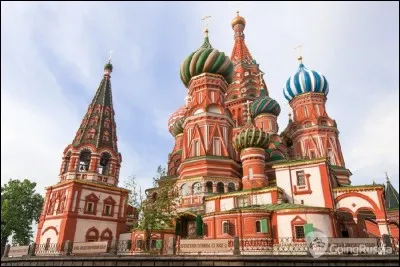 Où se trouve la cathédrale Saint-Basile ?