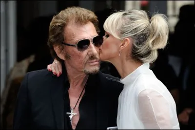 Comment se prénomme la dernière épouse de Johnny Hallyday ?