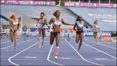 Pour les femmes, quelle est la hauteur réglementaire des haies au 400 mètres haies ?