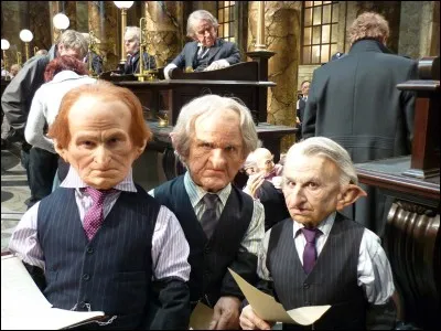 Quel est le nom de la banque se trouvant sur le chemin de Traverse ?