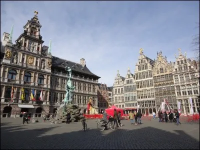 Cette place est celle...