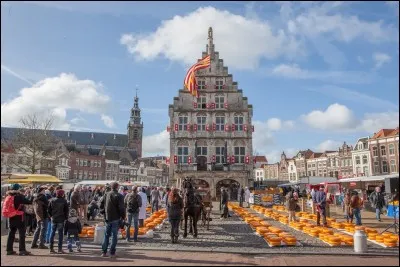 Cette ville est aussi un nom de fromage. Il s'agit de...