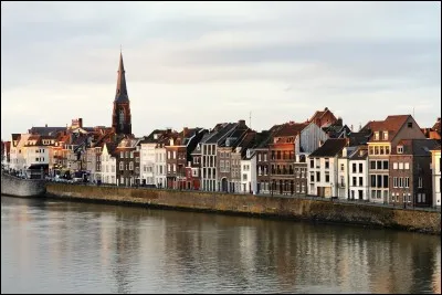 Maastricht, lieu où a été signé le célèbre traité. En quelle année d'ailleurs ?