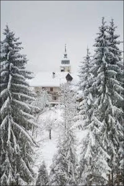 Nous sommes maintenant à Arêches-Beaufort. Station touristique d'été et d'hiver Savoyarde, située sur le territoire communal de Beaufort-sur-Doron, elle se situe en région ...