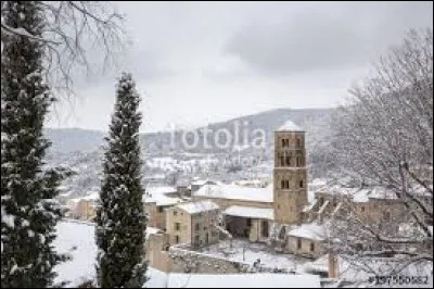 Une balade en région P.A.C.A., ça vous dit ? C'est chose faite avec cette visite de Moustiers-Sainte-Marie. Classée Plus Beaux Villages de France, cette commune que l'on compare à une crèche et connue pour sa faïence se situe dans le département ...