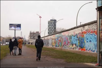 En quelle année se produisit la chute du mur de Berlin ?