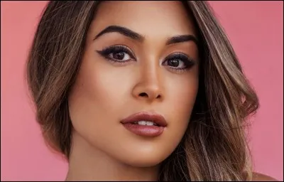 Comment Renaud nomme-t-il Julianne ?