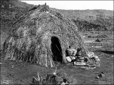 W comme... wigwam ! Le wigwam est une hutte, habitation des indiens d'Amérique. Quelle est la différence entre le wigwam et le tipi ?