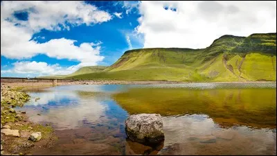 W comme... welsh rarebit ! Traduit mot à mot, cela signifie « le rare morceau gallois ». ça se mange, et c'est plutôt bon, mais de quoi ce plat britannique (c'est parfois dangereux pour un palais français !) est-il composé ?