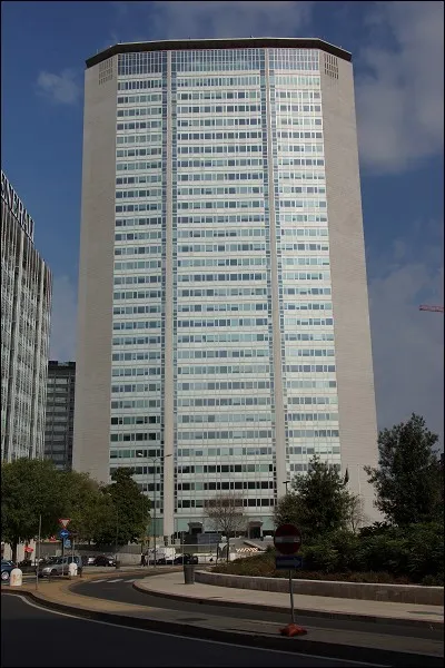 Où se trouve la tour Pirelli ?