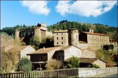 Nous terminons cette balade dans la partie médiévale du village Altiligérien de Vals-le-Chastel. Nous sommes en région ...