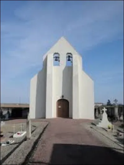 Vous avez sur cette image l'église Saint-Pardoux de Taillebourg. Petit village de Nouvelle-Aquitaine, il se situe dans le département ...