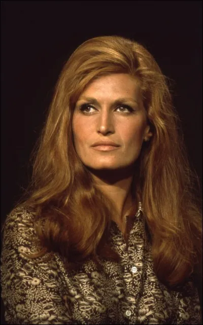 En quelle année est sortie "Mourir sur scène" de Dalida ?