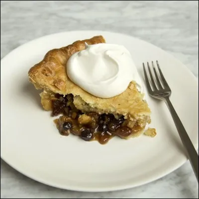 Mince pie (tourte au raisin sec) est un dessert de Noël se mangeant en/au :