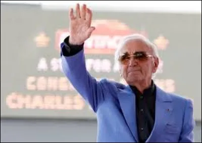 Combien de chansons a-t-il écrites environ ?