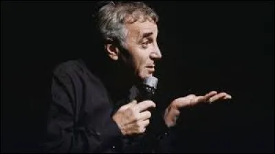 Avec quelle chanteuse française chante-t-il en duo "J'aime Paris au mois de mai" ?