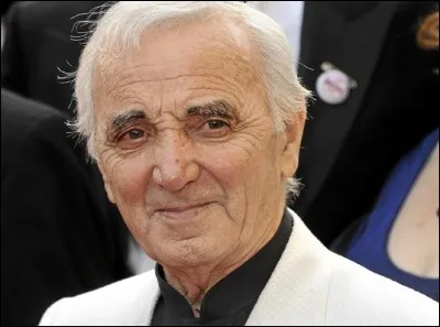 Pour quelle cause Charles Aznavour a-t-il signé une pétition ?