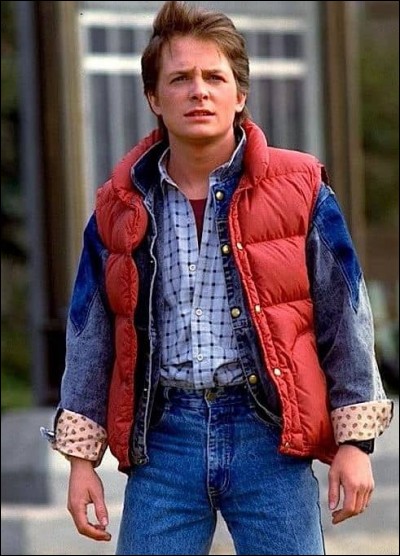 Marty McFly, jeune ado au lycée de Hill Valley, il est ami avec un scientifique qu'il appelle "doc".
De quel film s'agit-il ?