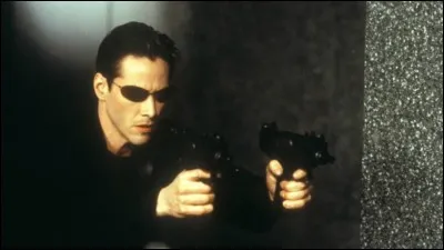 Je suis Néo, le plus grand pirateur du monde.
Je suis dans un film nommé...