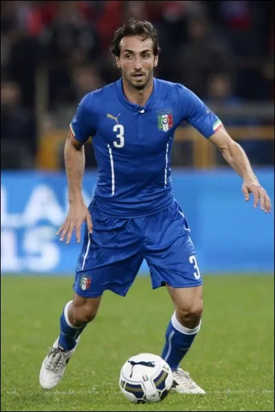 Dans quel club n'a pas joué Emiliano Moretti ?