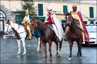 Le 6 janvier est "el día de los Reyes". Les enfants reçoivent leurs cadeaux apportés par les Rois mages. Quel gâteau mangent-ils à cette occasion ?