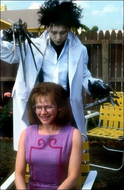 Dans "Edward aux mains d'argent", qui incarne le rôle du Père-créateur d'Edward ?