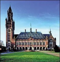 Dans quelle ville se trouve la Cour internationale de justice ?