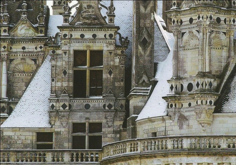 Combien y-a-t-il de pièces dans le château de Chambord ?